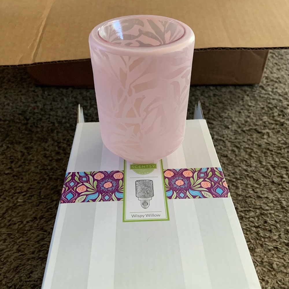Wispy willow Scentsy plug in wax warmer